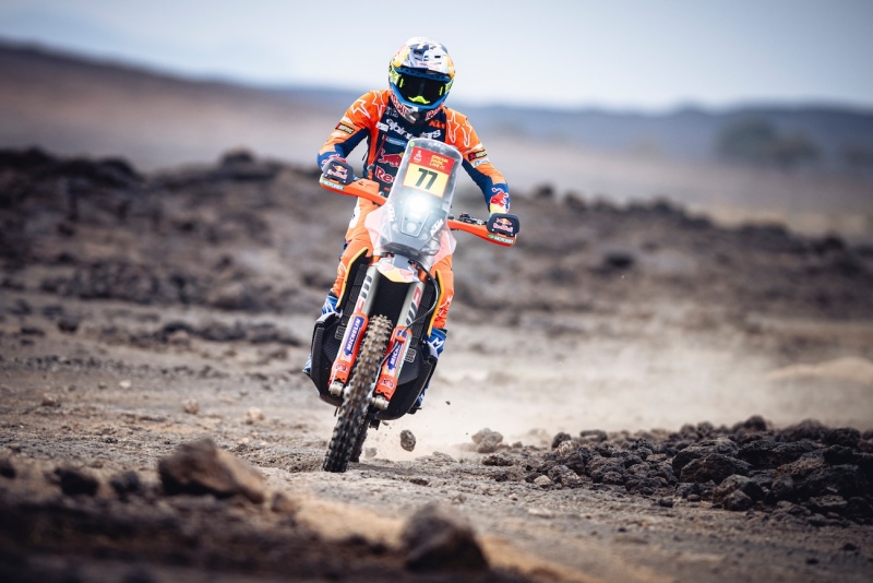 Luciano Benavides (ARG) of Red Bull KTM Factory Team races during stage 04 of the Rally Dakar 2025 from Al Henakiyah to Al Ula, Saudi Arabia on January 08, 2025. // Marcelo Maragni / Red Bull Content Pool // SI202501080424 // Usage for editorial use only //