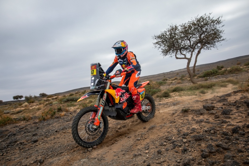 Kevin Benavides (ARG) for Red Bull KTM Factory Racing races during stage 4 of the Rally Dakar 2025 from Al Henakiyah to Al Ula, Saudi Arabia on January 08, 2025. // Flavien Duhamel / Red Bull Content Pool // SI202501080496 // Usage for editorial use only //