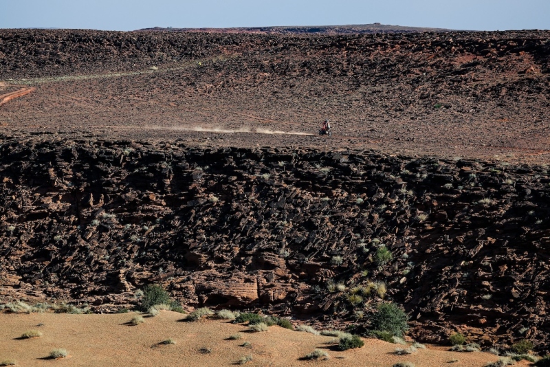 Luciano Benavides on his KTM of the Red Bull KTM Factory Racing Team during the Stage 4 of the Dakar 2025 on January 8, 2025 between Al Henakiyah and Al Ula, Saudi Arabia // DPPI / Red Bull Content Pool // SI202501080706 // Usage for editorial use only //