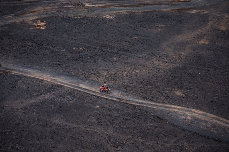 Luciano Benavides on his KTM of the Red Bull KTM Factory Racing Team during the Stage 4 of the Dakar 2025 on January 8, 2025 between Al Henakiyah and Al Ula, Saudi Arabia // DPPI / Red Bull Content Pool // SI202501080730 // Usage for editorial use only //