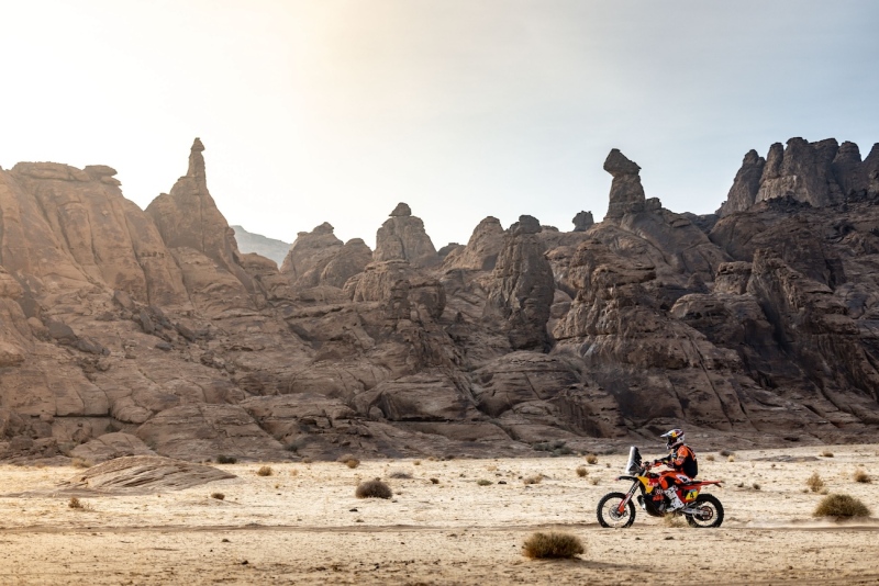 Daniel Sanders of the Red Bull KTM Factory Racing races during Stage 5 of the Rally Dakar 2025  from Al Ula to Hail, Saudi Arabia on January 9, 2025. // Kin Marcin / Red Bull Content Pool // SI202501090352 // Usage for editorial use only //