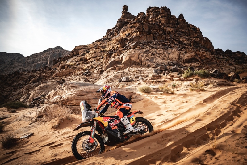 Daniel Sanders (AUS) of Red Bull KTM Factory Racing races during Stage 5 of the Rally Dakar 2025 from Al Ula to Hail, Saudi Arabia on January 9, 2025. // Marcelo Maragni / Red Bull Content Pool // SI202501090422 // Usage for editorial use only //