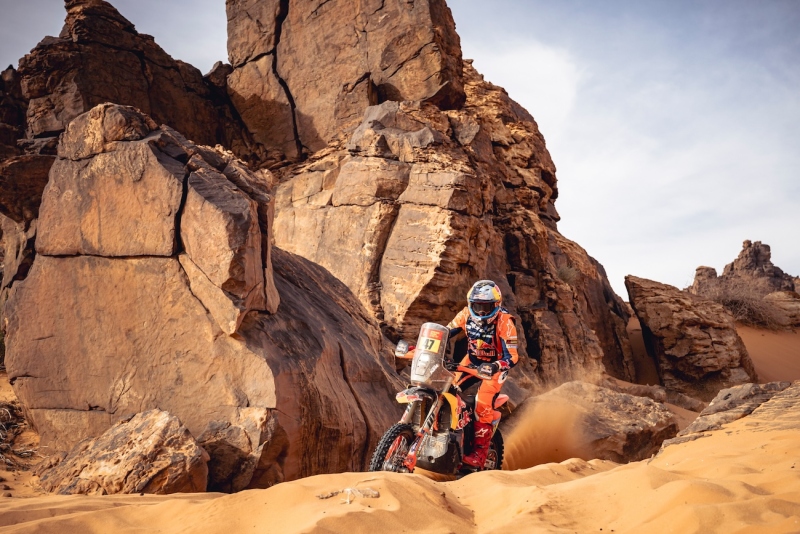 Kevin Benavides (ARG) of Red Bull KTM Factory Team races during Stage 5 of the Rally Dakar 2025 from Al Ula to Hail, Saudi Arabia on January 9, 2025. // Marcelo Maragni / Red Bull Content Pool // SI202501090427 // Usage for editorial use only //