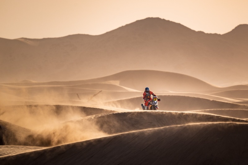 Rajd-Dakar-Rally-2025-Benavides-Canet-Sanders-Red-Bull-fot-KTM-11