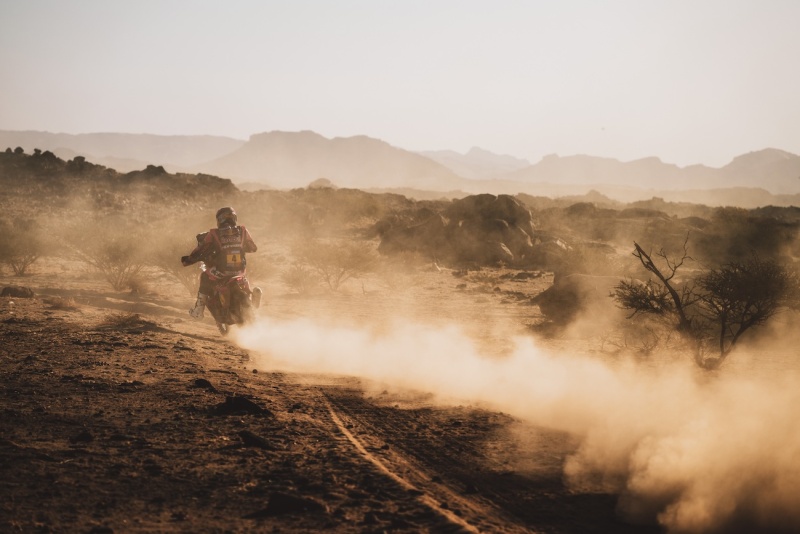 Rajd-Dakar-Rally-2025-Benavides-Canet-Sanders-Red-Bull-fot-KTM-4