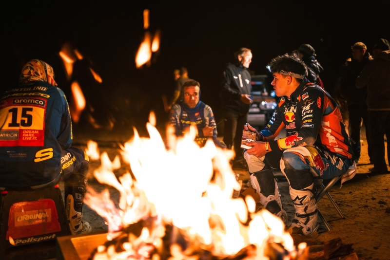 Rajd-Dakar-Rally-2025-Benavides-Canet-Sanders-Red-Bull-fot-KTM-6