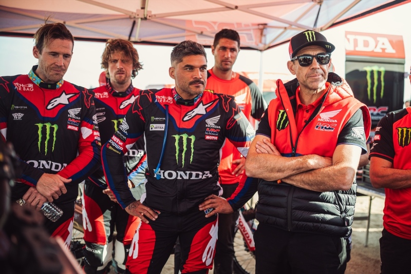 Rajd-Dakar-Rally-2025-Howes-Beveren-Buhler-Branch-Quintanilla-Brabec-Cornejo-HRC-Honda-Hero-fot-Monster-Energy-35