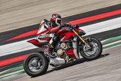 MY20_DUCATI_STREETFIGHTER-V4-S_AMBIENCE_20_UC101641_Mid