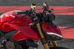 MY20_DUCATI_STREETFIGHTER-V4-S_AMBIENCE_30_UC101652_Mid
