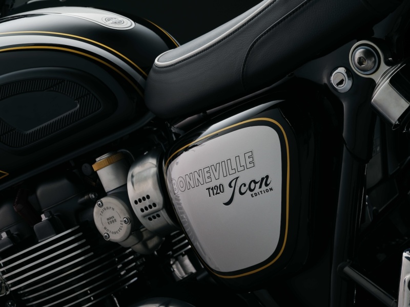 Triumph-Bonneville-T120-2025-4-Icon-Edition