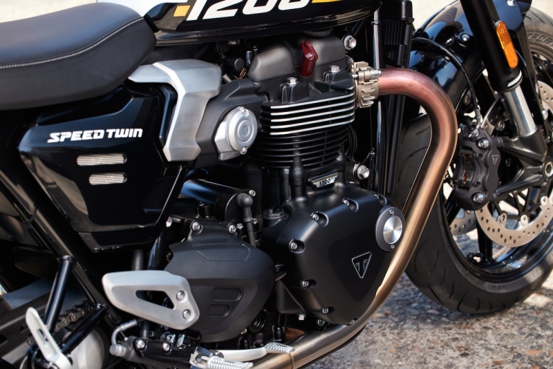 Triumph-OE_SpeedTwin1200_MY25_002411_JP