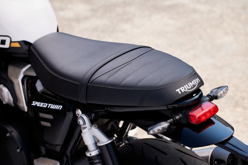 Triumph-OE_SpeedTwin1200_MY25_002518_JP