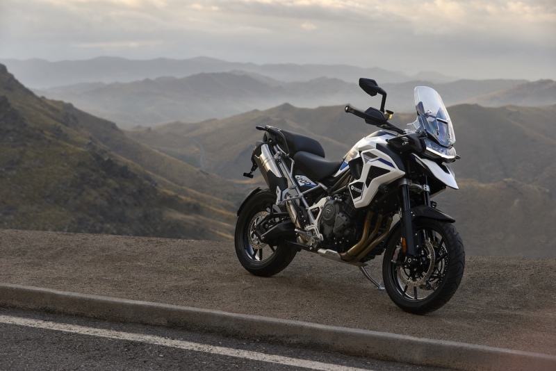 Triumph_Tiger_1200_Alpine_Edition_MY26_CW4I8474_GE