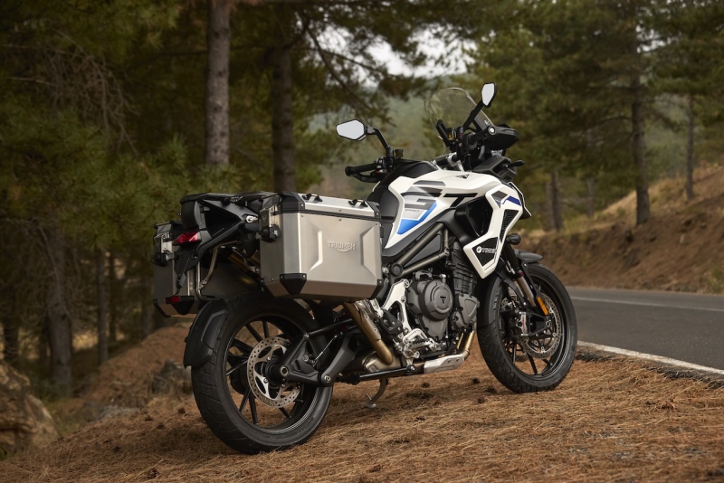 Triumph_Tiger_1200_Alpine_Edition_MY26_CW4I9678_GE