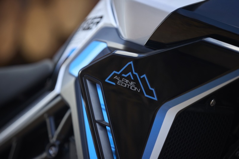 Triumph_Tiger_900_Alpine_Edition_MY26_CW4I9215_GE