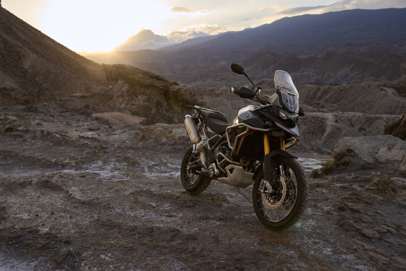 Triumph_Tiger_900_Desert_Edition_MY26_CW4I0614_GE