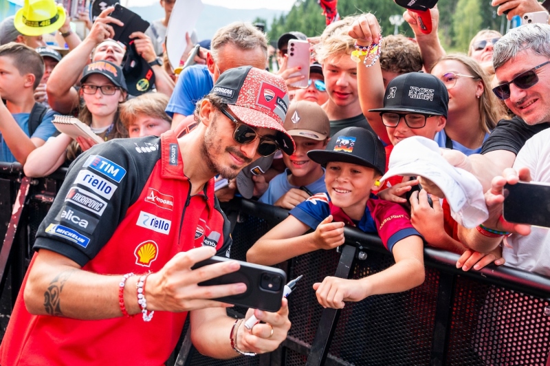 Licytuj autograf wybranego zawodnika MotoGP