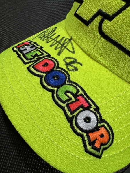 Licytuj czapkę Valentino Rossi z autografem