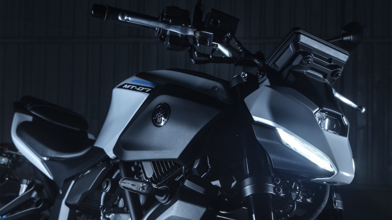 Yamaha-MT-07-2025-studio-1