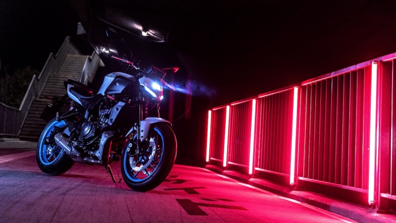 Yamaha-MT-07-2025-studio-10