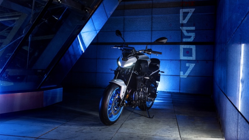 Yamaha-MT-07-2025-studio-12