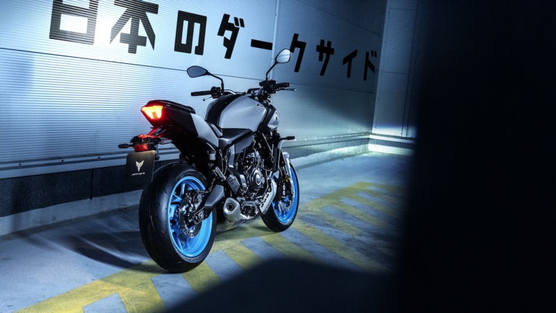 Yamaha-MT-07-2025-studio-14