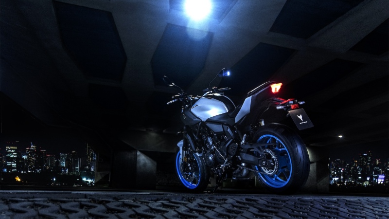 Yamaha-MT-07-2025-studio-17