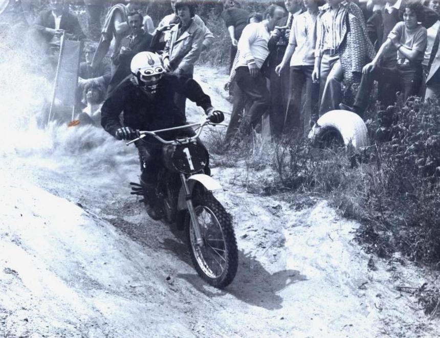Tomek pochodzi z mocno motocyklowej rodziny. Jego ojciec - Teofil - w latach 1965-1974 czterokrotnie zdobył mistrzostwo Polski w motocrossie.