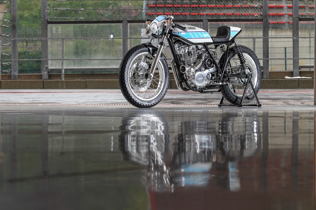 Yardbuilt Yamaha SR400 - motocykl z przesłaniem