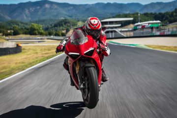 http://swiatmotocykli.usermd.net/wp-content/uploads/2018/11/2018-ducati-panigale-v4-review-fast-facts-9.jpg