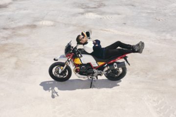 Ewan McGregor znów z Moto Guzzi