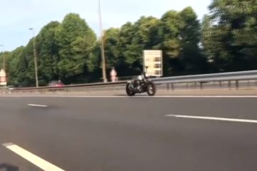 Motocykl bez kierowcy na A4