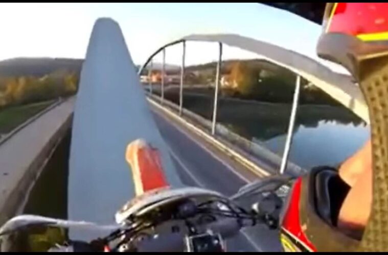 Szalony przejazd po moście