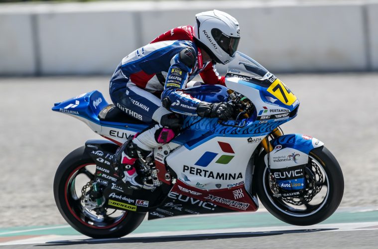 Piotr Biesiekirski w akcji podczas rundy ME Moto2 w Walencji