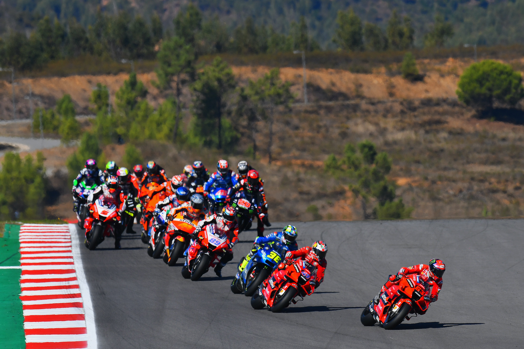Start wyścigu MotoGP o GP Algarve 2021 w Portimao w Portugalii