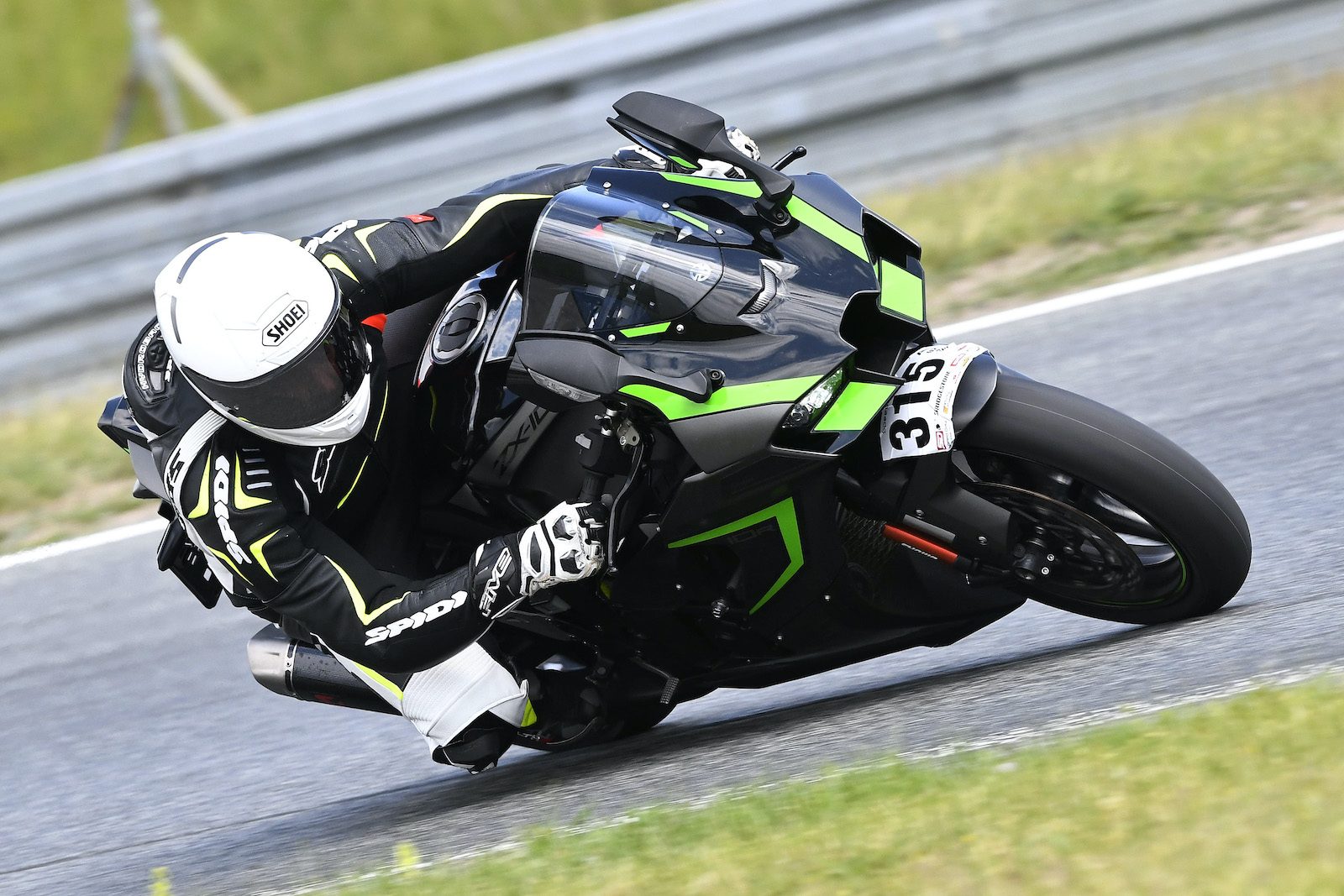 Kawasaki ZX-10R Ninja. Niedoskonale doskonałe | Świat Motocykli