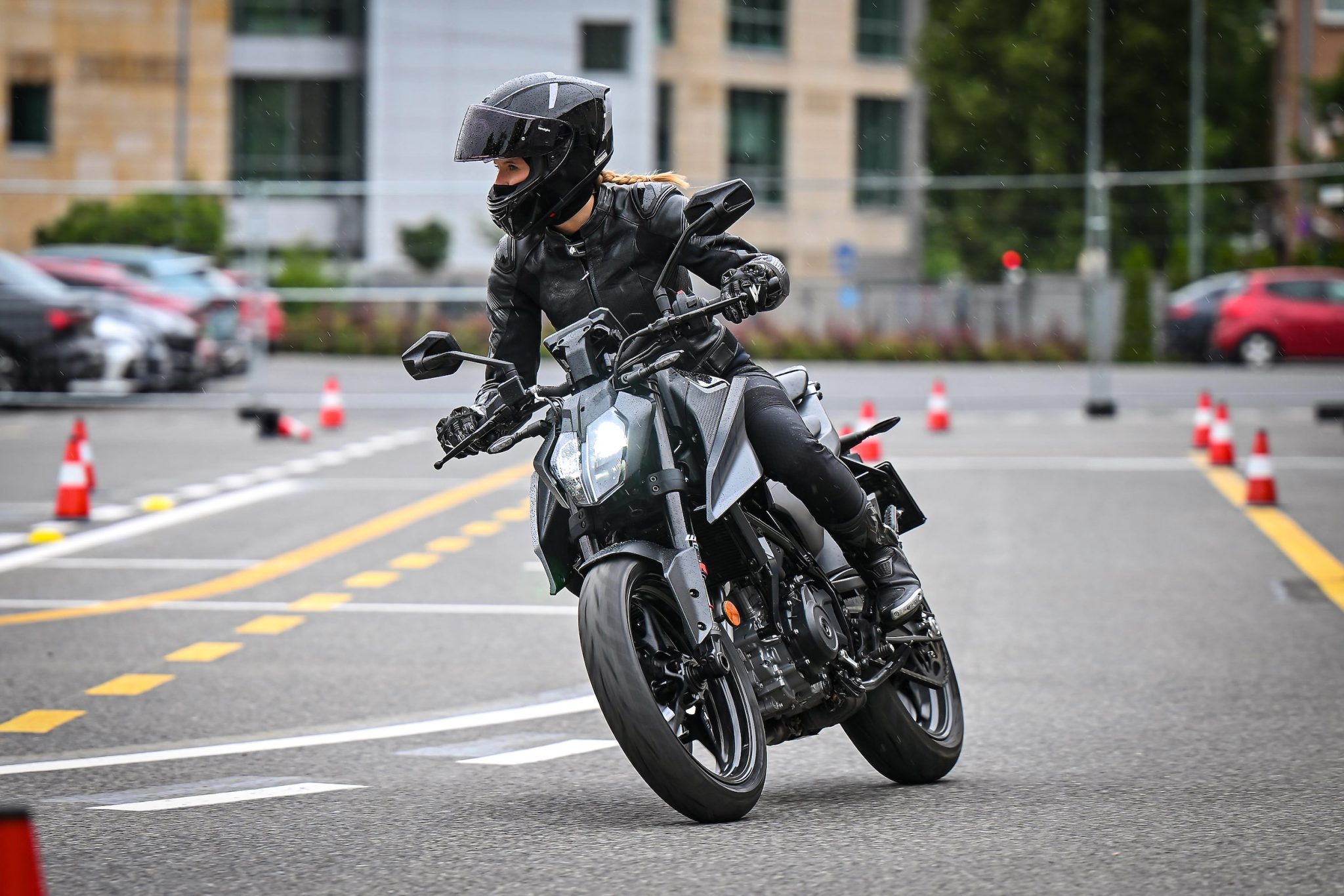 Custom 125 Cafe Racers KTM 125 Duke test | Świat Motocykli